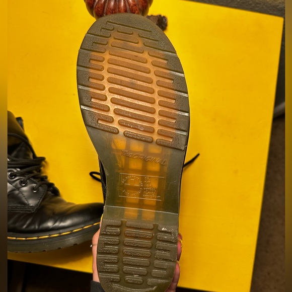 Women’s Size 8 Doc Martens - Picture 2 of 3